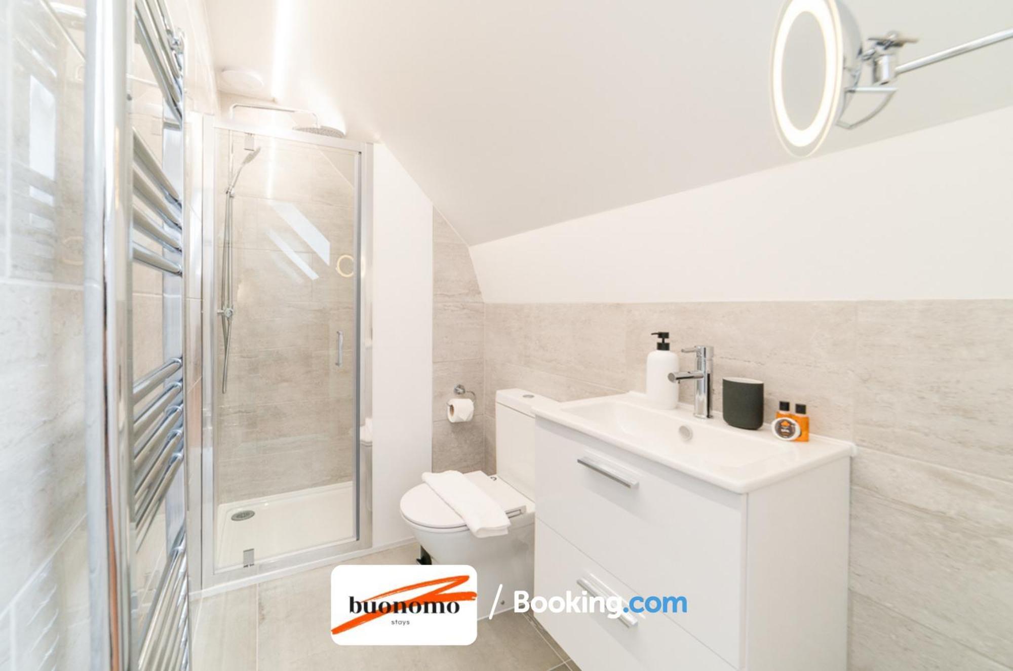 Two Bedroom Apartment At Buonomo Stays Short Lets & Serviced Accommodation London Eksteriør bilde