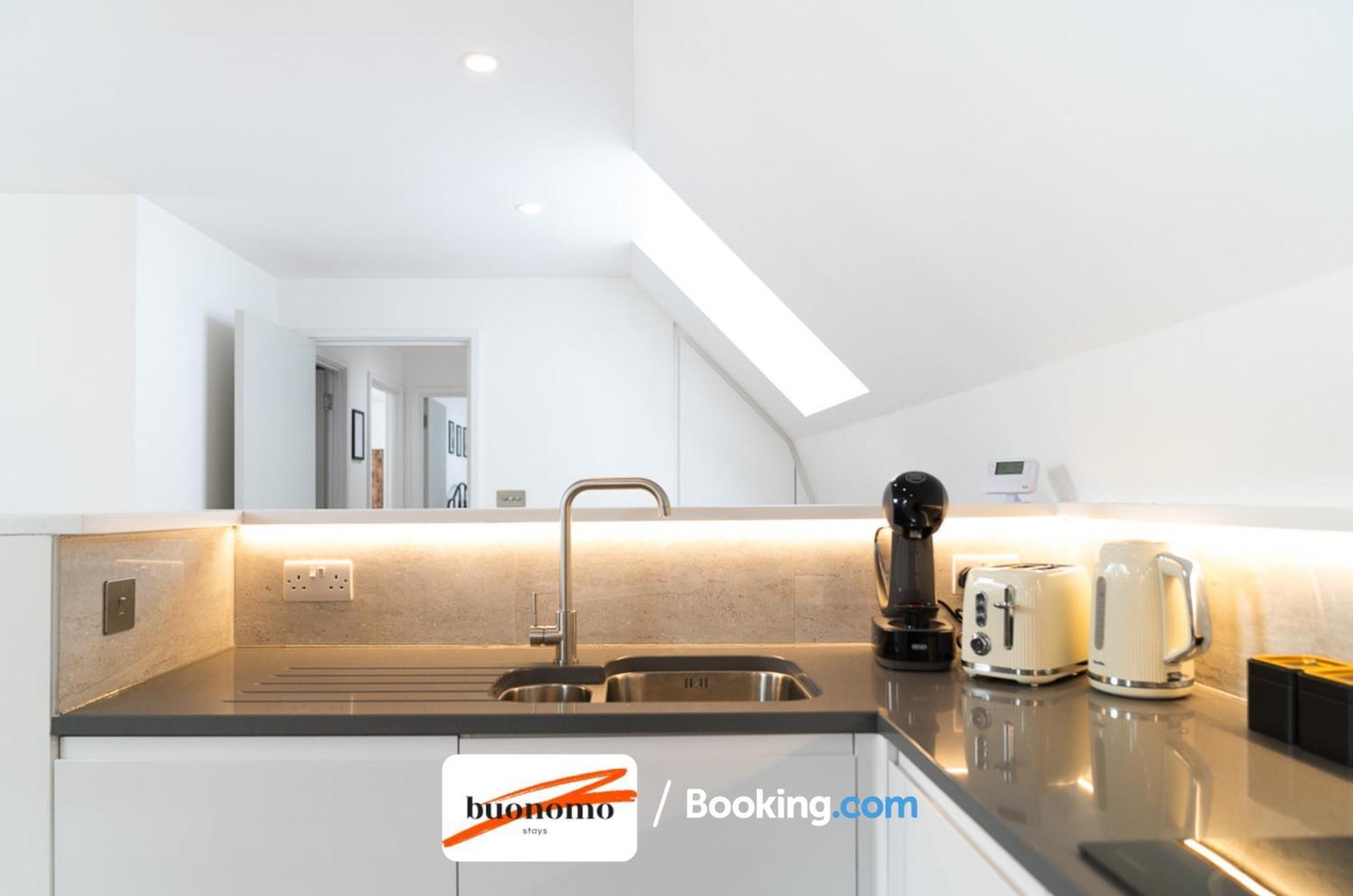 Two Bedroom Apartment At Buonomo Stays Short Lets & Serviced Accommodation London Eksteriør bilde
